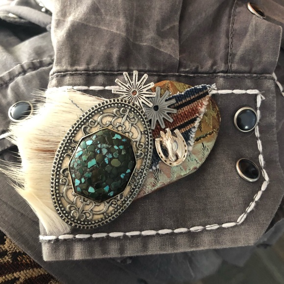 Brooch /Keychain  /accessory - Picture 9 of 10